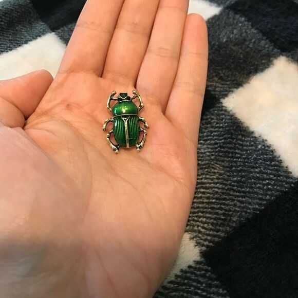 Vintage Inspired Beetle, Brooch Green & Gold, Beetlejuice, Oogie Boogie, - Picture 2 of 2